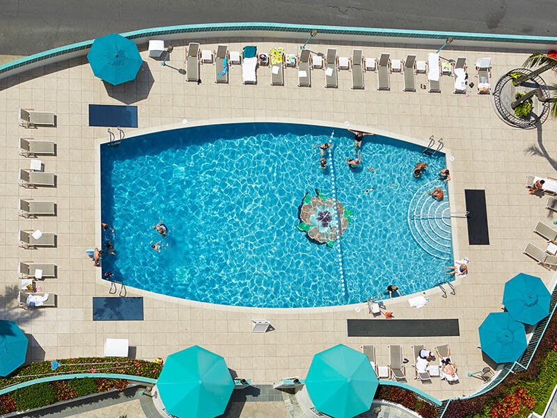800x600 ilikai luxury suites 2nd flr pool 1