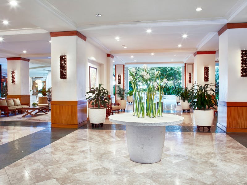 800x600 Ilikai Hotel & Luxury Suites lobby 3