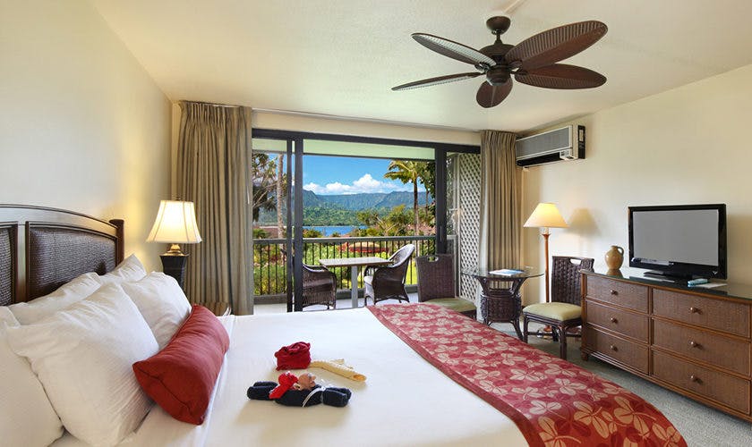 Hanalei Bay Resort 1bd master bedroom 2019 1 840x500