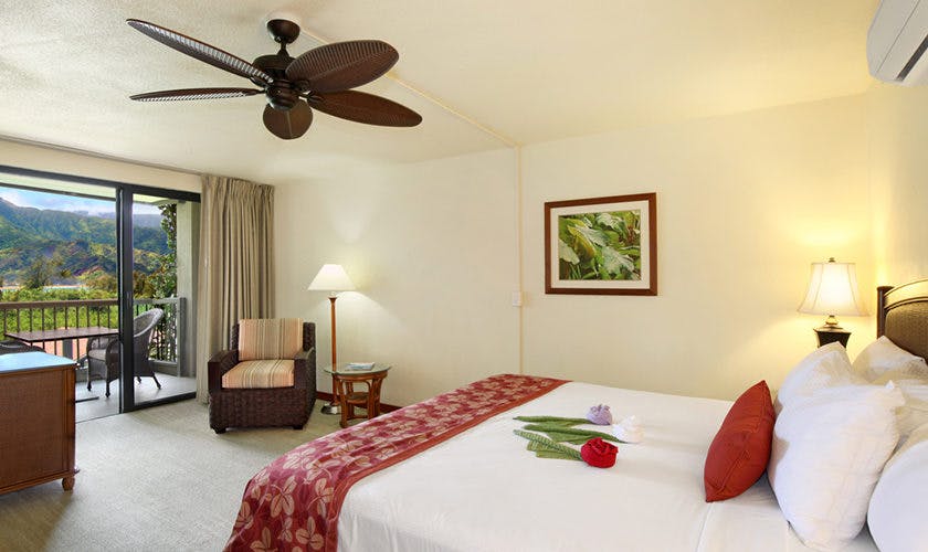 Hanalei Bay Resort 2bd master bedroom 2019 1 840x500