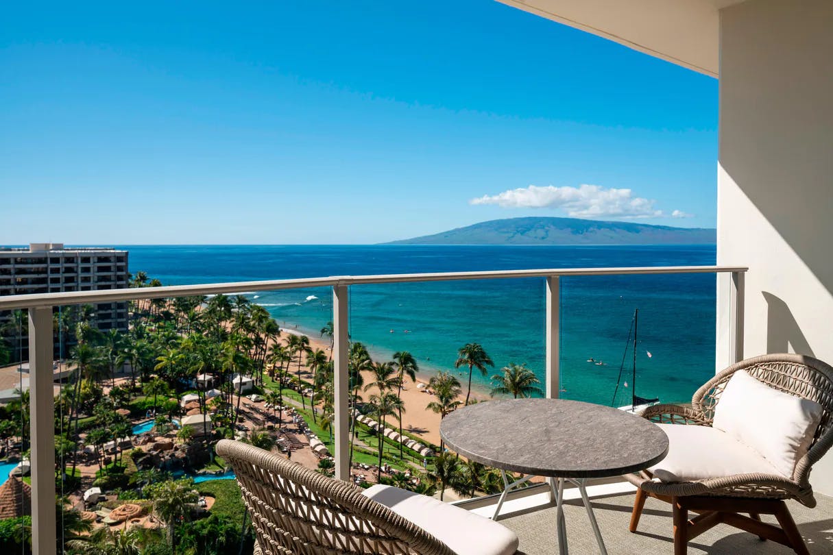 hnmwi luxury oceanview balcony 4585 hor clsc
